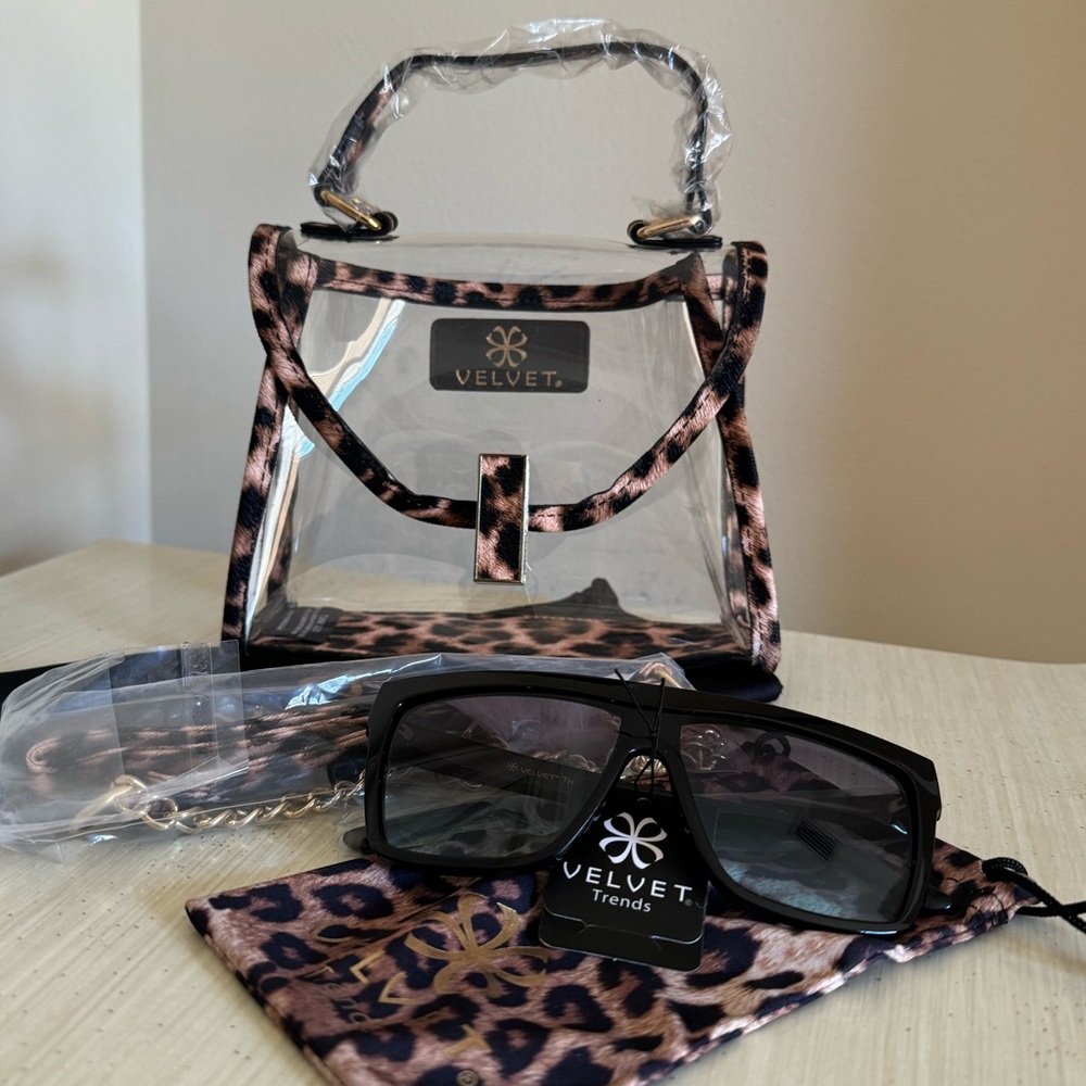 Sunglasses Eyewear with clean handbag